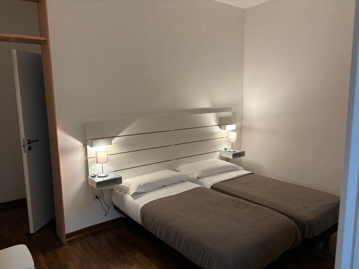 Essential Room & Parking In Centro Citta Con Parcheggio Privato E Wifi Potenza Exterior photo