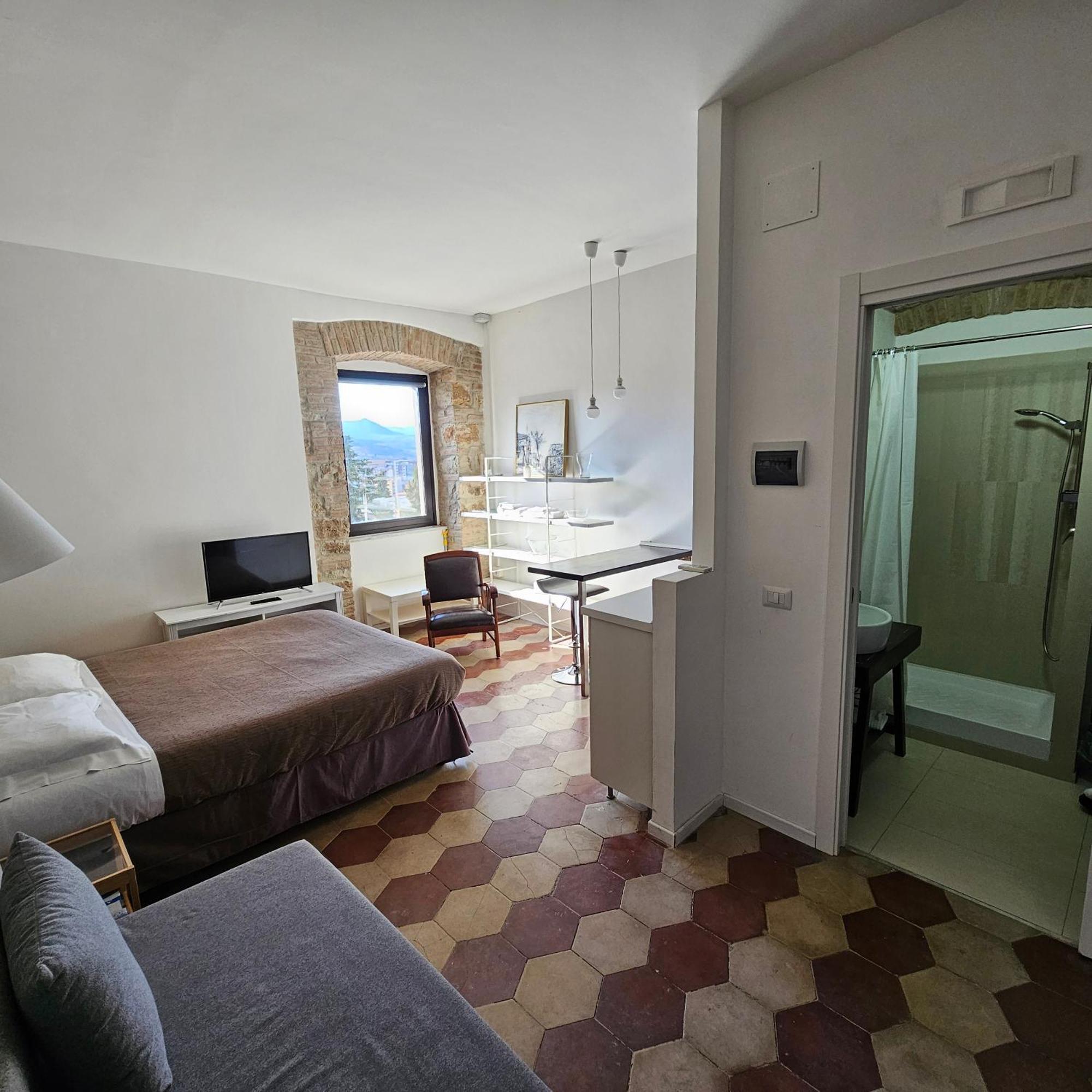 Essential Room & Parking In Centro Citta Con Parcheggio Privato E Wifi Potenza Exterior photo