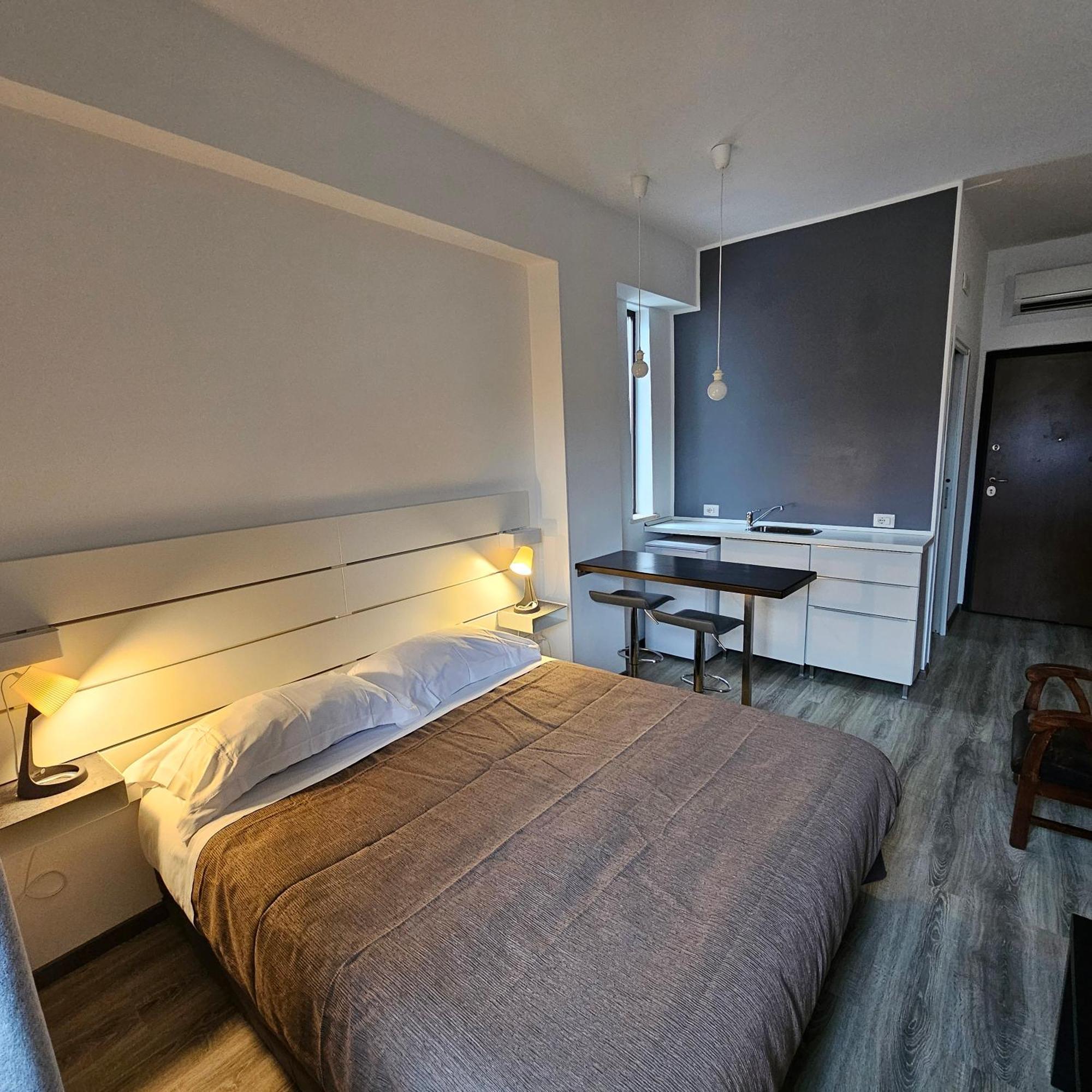 Essential Room & Parking In Centro Citta Con Parcheggio Privato E Wifi Potenza Exterior photo