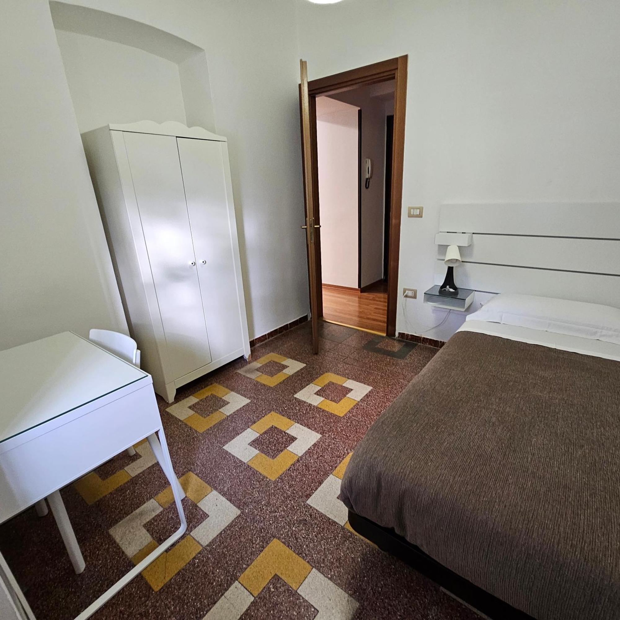 Essential Room & Parking In Centro Citta Con Parcheggio Privato E Wifi Potenza Exterior photo