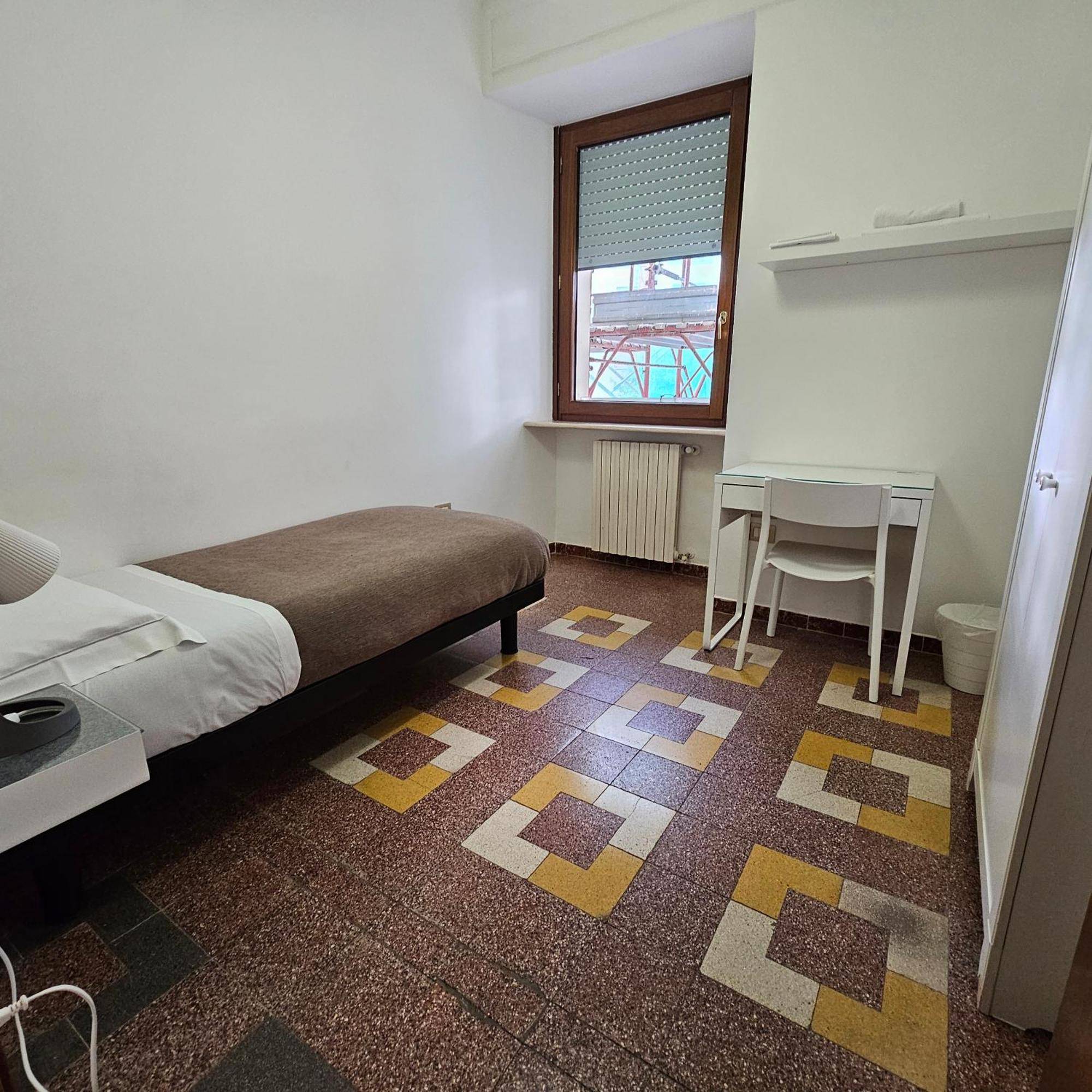 Essential Room & Parking In Centro Citta Con Parcheggio Privato E Wifi Potenza Exterior photo