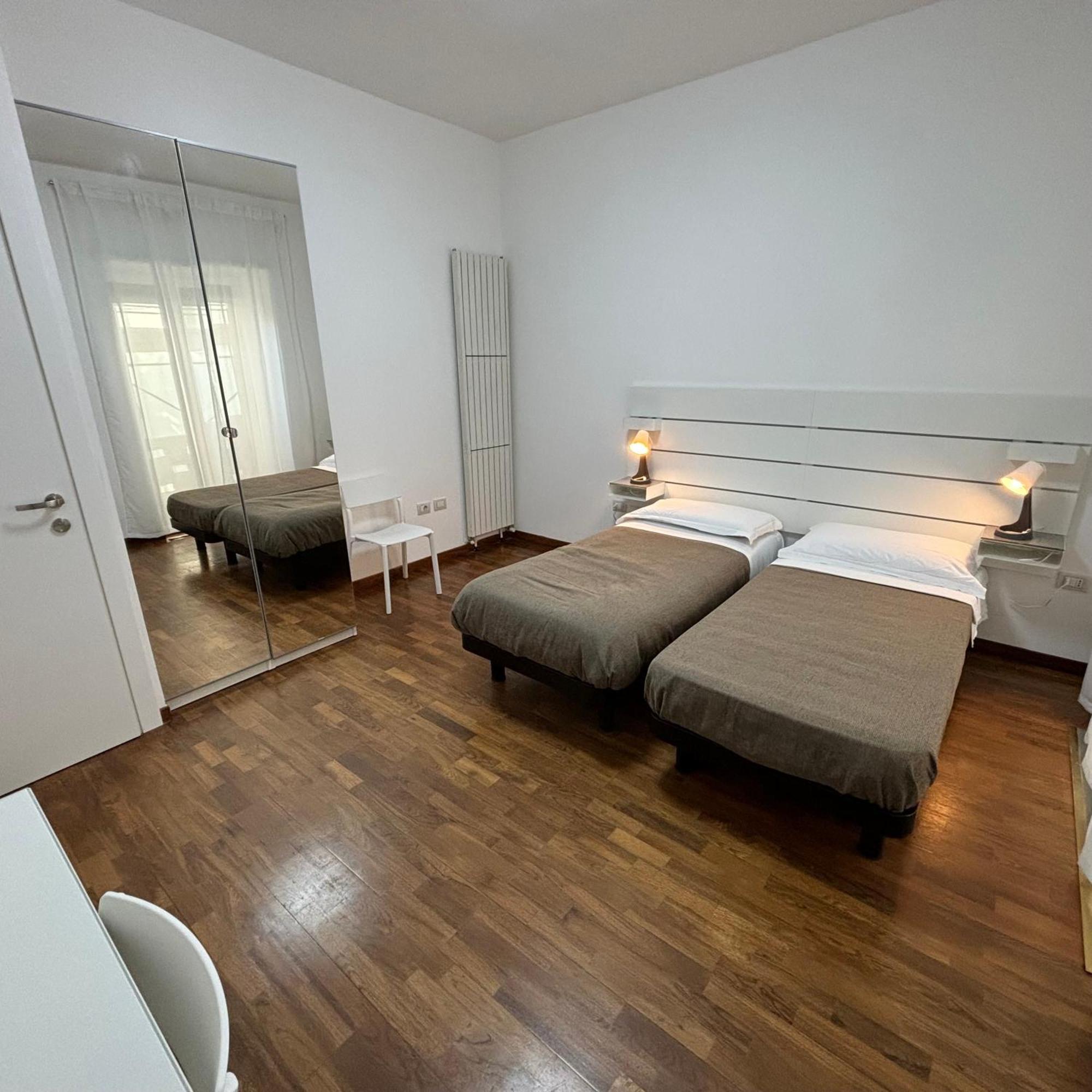 Essential Room & Parking In Centro Citta Con Parcheggio Privato E Wifi Potenza Exterior photo