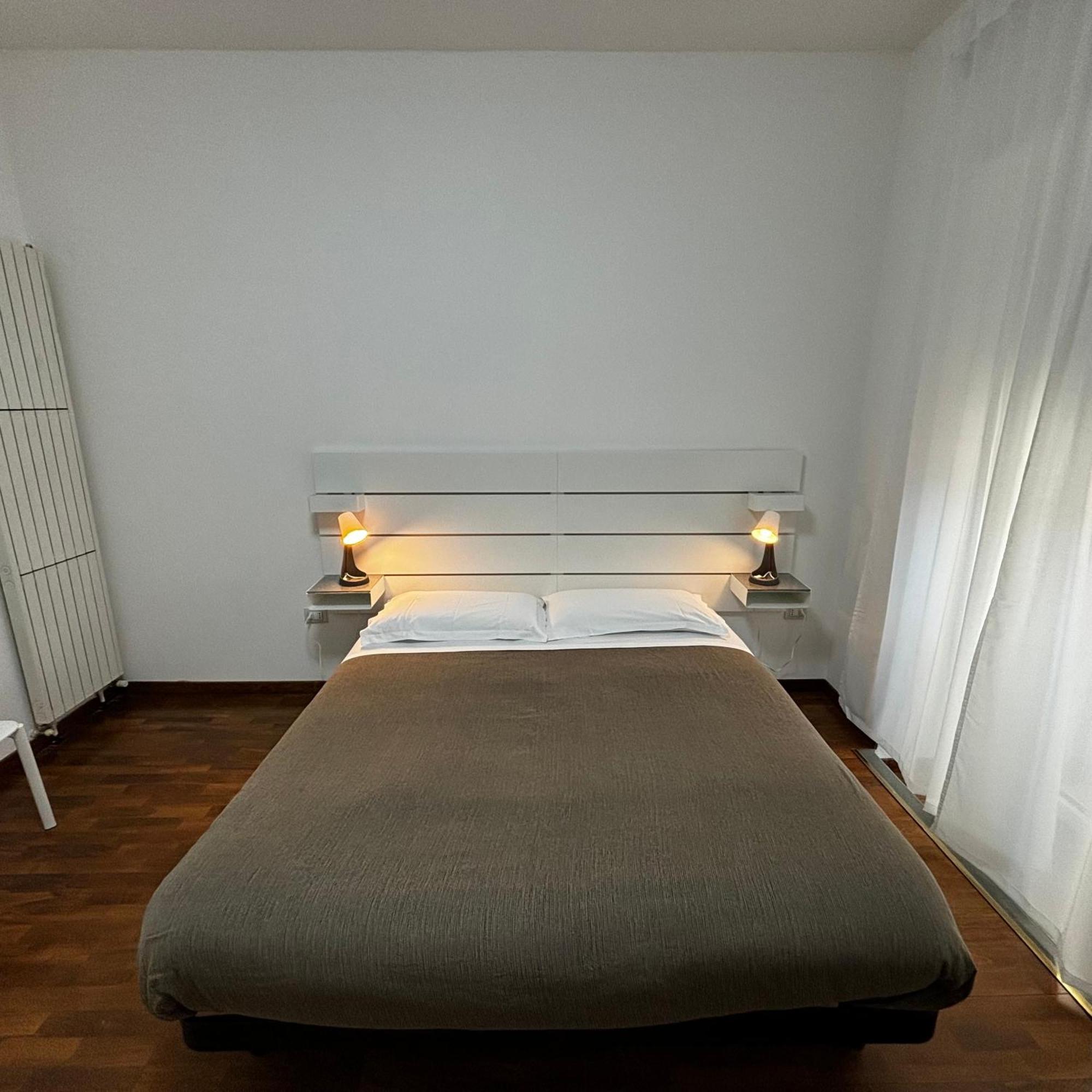 Essential Room & Parking In Centro Citta Con Parcheggio Privato E Wifi Potenza Exterior photo