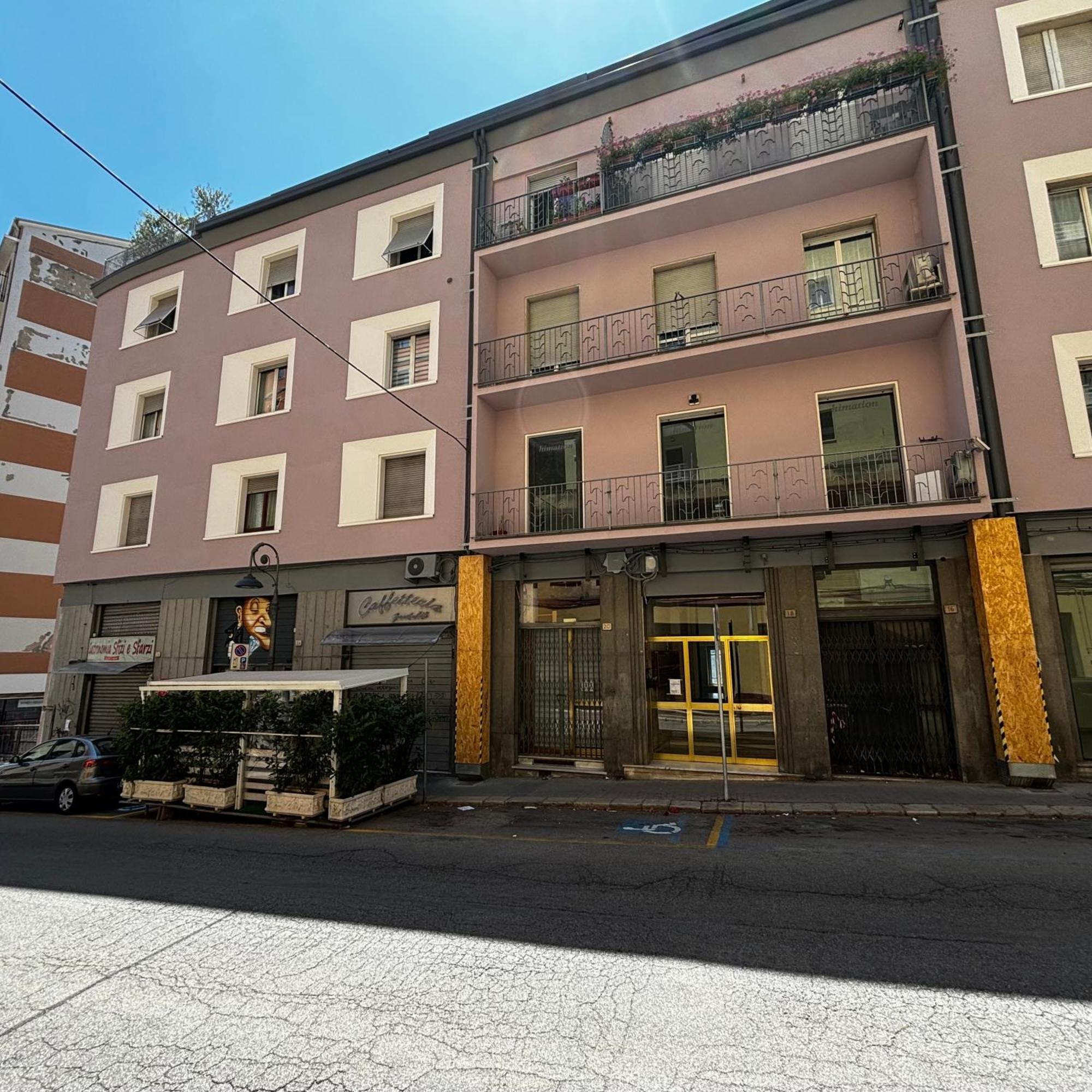 Essential Room & Parking In Centro Citta Con Parcheggio Privato E Wifi Potenza Exterior photo