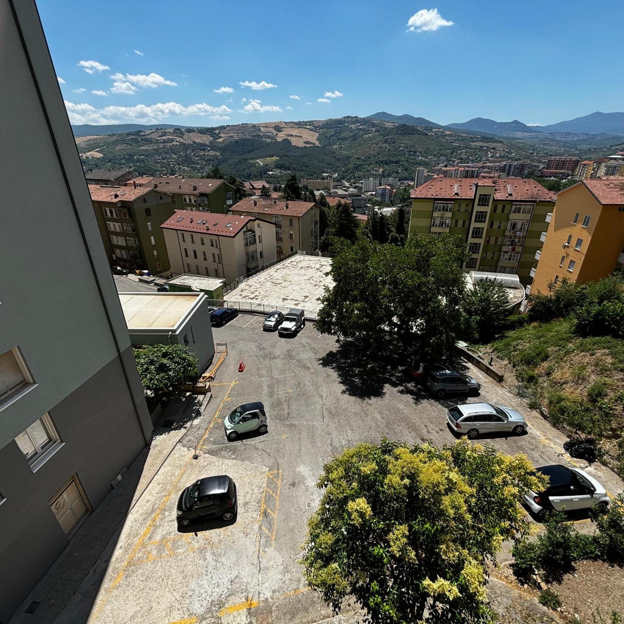 Essential Room & Parking In Centro Citta Con Parcheggio Privato E Wifi Potenza Exterior photo