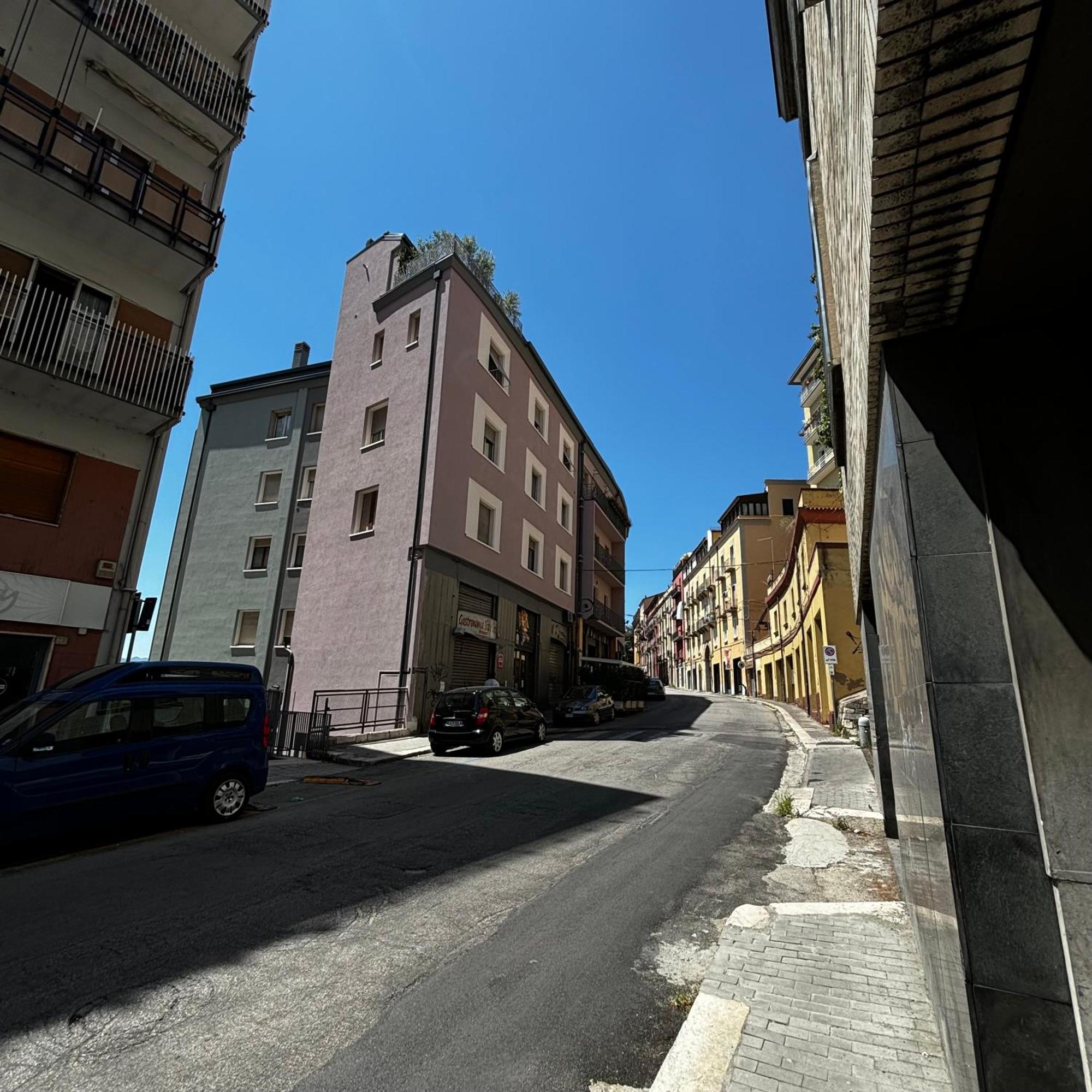 Essential Room & Parking In Centro Citta Con Parcheggio Privato E Wifi Potenza Exterior photo